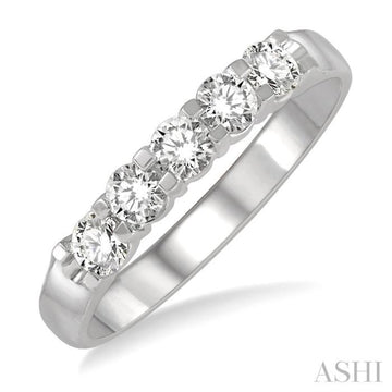 1/2 Ctw 5 Stone Round Cut Diamond Wedding Band in 14K White Gold